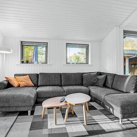 3 Bedroom Cozy In *
