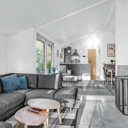 3 Bedroom Cozy In *